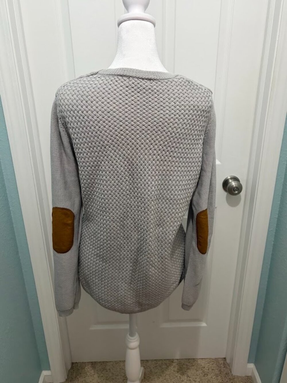 Lety & Me Gray Textured Knit Sweater Women’s Medium Elbow Patch